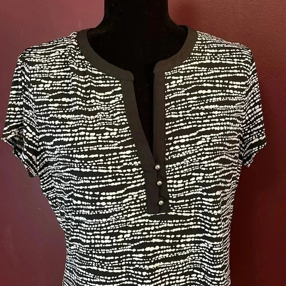 New York & Company Stretch Blouse - Picture 2 of 8